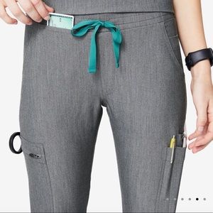 FIGS yola skinny scrub pant